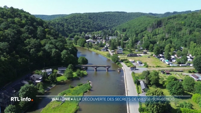 Vresse-sur-Semois, l'une des communes les moins peuplées de Wallonie, offre de nombreux attraits pour le touriste d'un jour. Le petit village de l'Ardenne namuroise abrite un ranch de bisons, une mine de schiste et un pont cassé. Visite guidée en compagnie de Christophe Clément.