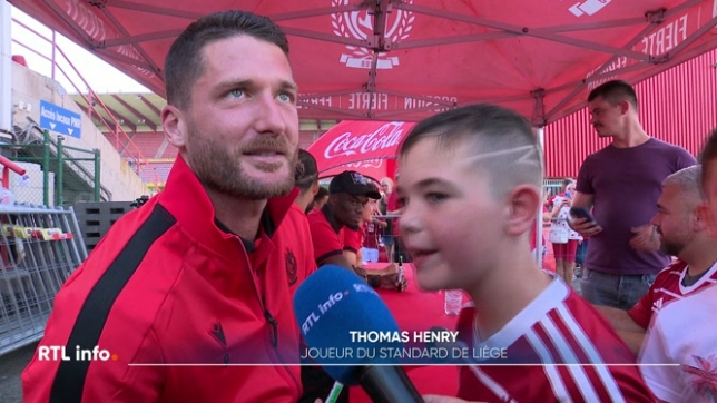 Les supporters des Rouches étaient au rendez-vous ce dimanche au stade de Sclessin pour rencontrer les stars du club liégeois. L'occasion d'espérer de meilleurs résultats la saison prochaine pour le Standard, avec l'arrivée de Marc Wilmots comme directeur sportif.