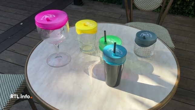 La commune de Braine-l'Alleud lance une campagne de prévention contre la soumission chimique. Elle distribue des couvercles en plastique à placer sur le verre. Pour éviter qu'une personne  mal intentionnée n'y glisse quelque chose.