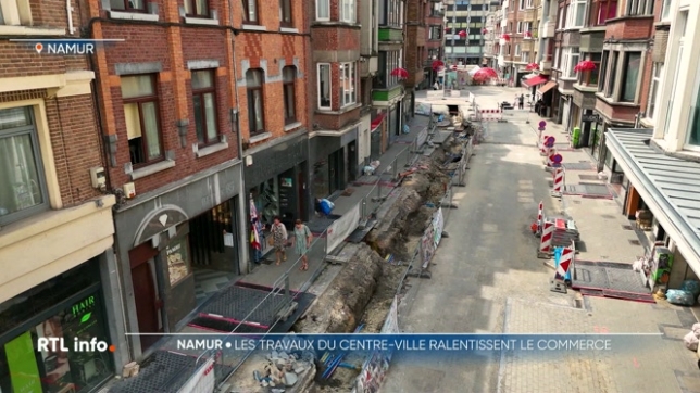 A Namur, ce sont les commerçants du centre-ville qui s'inquiètent aujourd'hui. Ils se plaignent de travaux en cours depuis plusieurs semaines et qui engendrent une baisse de fréquentation des clients. Alors, comment gère-t-on ce genre de chantiers dans les centre-villes ?