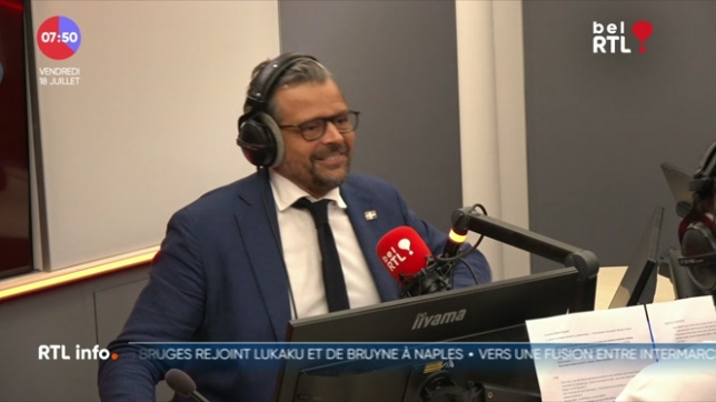 L’invité de 7h50.  Ce vendredi, Thomas de Bergeyck reçoit Martin Buxant. Notre collègue clôture une année de rencontres politiques et économiques, de face-à-face aux aurores et en direct. Il nous expliquera le rôle délicat qu’il occupe, les coulisses du pouvoir et de ceux et celles qui l’incarnent. Et sa passion pour la chose politique.