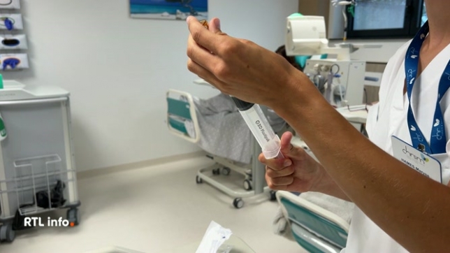 C'est une belle initiative prise par le CHRSM d'Auvelais. L'hôpital vient d'ouvrir un centre d'autodialyse. Il accueille des patients autonomes et actifs dans leur traitement médical. Leur qualité de vie s'en voit ainsi considérablement améliorée. Le centre répond à une demande croissante.