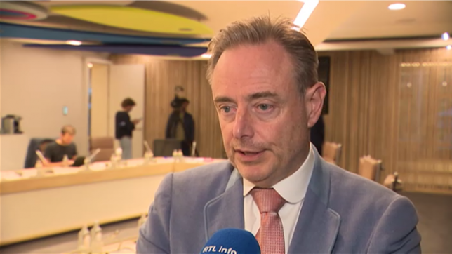Après une nuit blanche, le gouvernement fédéral tient son accord de l’été. En ce 21 juillet, Bart De Wever et ses ministres se sont mis d’accord sur plusieurs grandes réformes. Des mesures concrètes qui vont bouleverser notre quotidien.