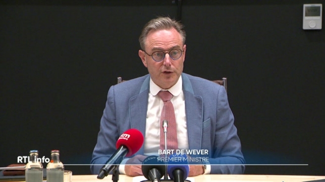 Bart De Wever et ses ministres ont finalisé des réformes très concrètes cette nuit. Le conseil restreint des ministres a duré jusque 4h30 du matin, heure à laquelle le Premier ministre s’est adressé aux journalistes.