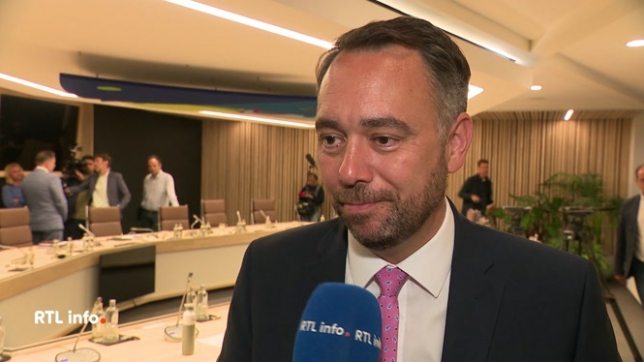 Cette décision de fusion des 6 zones de police de la capitale a divisé lors de la négociation. Les Engagés qui dénonçaient une trahison du ministre de l’Intérieur ont fait volte-face et ont voté pour la fusion mais avec quelques conditions.