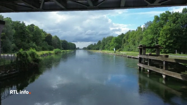 Les corps d'un père (33 ans) et de sa fille (5 ans) ont été retrouvés dans le canal Louvain-Dyle à Muizen, près de Malines. Les deux victimes étaient portées disparues depuis vendredi dernier. La piste de l'accident est privilégiée par les enquêteurs; les corps ne portaient aucune trace de violence.