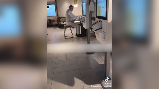 Le prince Laurent au Mc Do