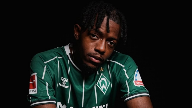 Photo officielle de Samuel Mbangula avec le maillot du Werder Brême