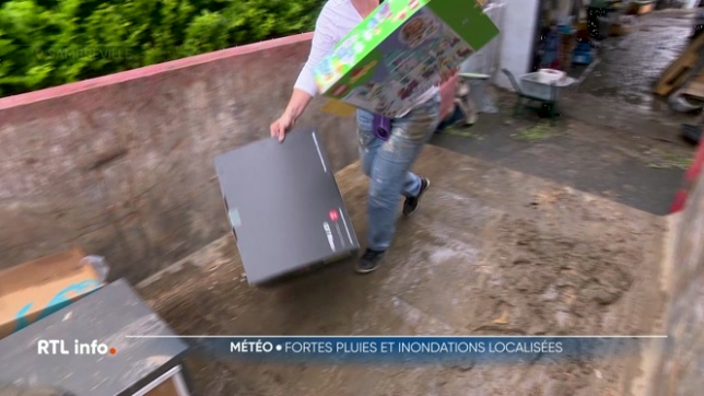 Des heures de nettoyage pour certains habitants de la région de Sambreville qui a été copieusement arrosée hier soir. Les pompiers, qui ont reçu plus de 200 appels, ont été complètement dépassés. Des averses qui ont touché plus légèrement la province de Liège cet après-midi.