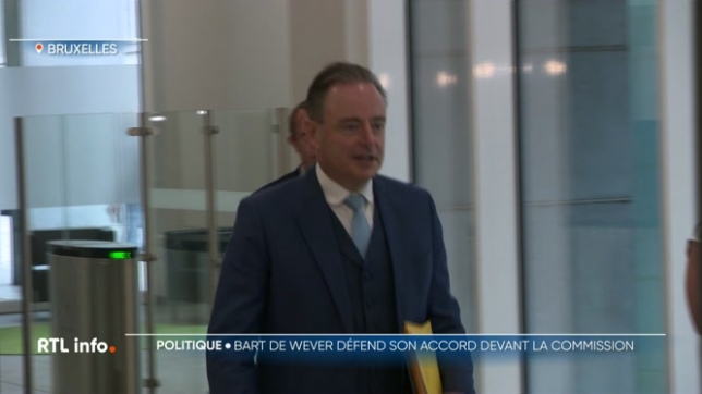 Le Premier ministre a dû défendre ce matin les décisions prises dans l'accord de l'été devant le Parlement. Une opposition qui a adressé de nombreuses critiques envers ces mesures. La gauche n'hésite pas à parler de casse sociale. Il précise que ces textes doivent encore être peaufinés.