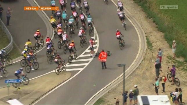 Tour de Wallonie: la bête chute d'Arne Marit dans un rond-point