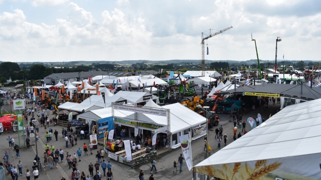 La petite fille se trouvait à l’entrée du LEC.