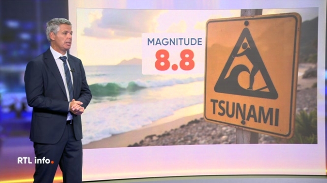 Serge Vermeiren et Raphael De Plaen, Chercheur en sismologie à l'Observatoire Royal de Belgique, expliquent en quoi le séisme survenu au large des côtes russes de la péninsule du Kamtchatka, d'une magnitude de 8,8 sur une échelle de 9, est exceptionnel à plus d'un titre.