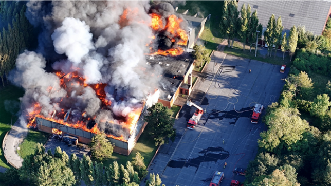 Le centre sportif de Flénu est en proie aux flammes, et vous avez été nombreux à nous le signaler via notre bouton orange Alertez-nous. « Du feu se dégage de la salle omnisports de Flénu », prévenait Daniel. « Incendie à Flénu, beaucoup de fumée », notait Fabrice.