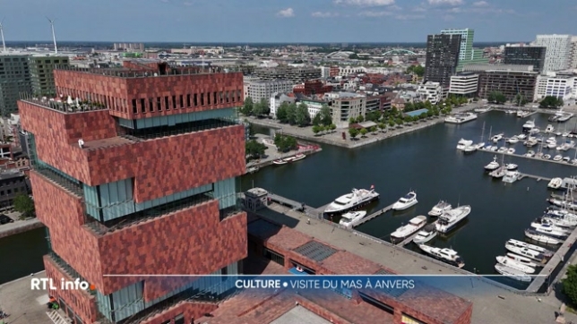 La visite du MAS (Museum aan de Stroom), musée ethnographique, anthropologique et maritime, permet de comprendre les connexions du port avec le monde et de découvrir les légendes qui ont façonné la ville d'Anvers.
