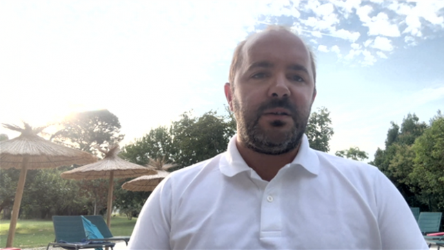 Christophe est en vacances à Olonzac, dans le sud de la France. Le village est situé à une vingtaine de kilomètres du brasier qui touche l'Aude. Il témoigne.