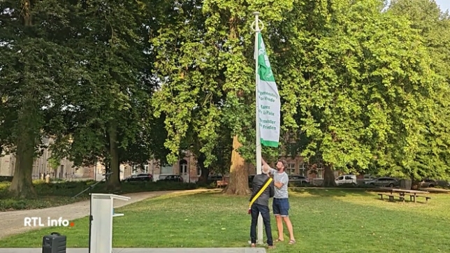 La ville d'Ypres a commémoré mercredi les bombardements atomiques qui ont frappé les villes japonaises d'Hiroshima et Nagasaki il y a 80 ans ces jours-ci. Au cours de la cérémonie, le drapeau des Maires pour la paix a également été lancé.