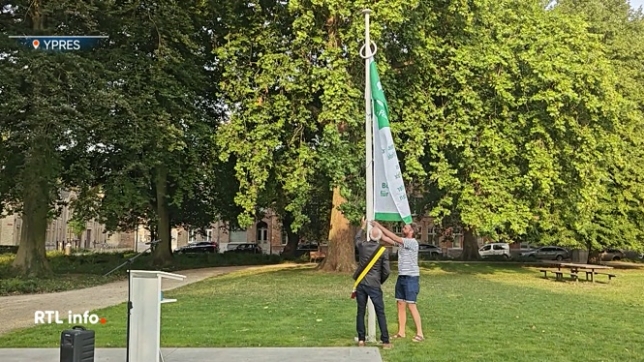 La ville d'Ypres a commémoré mercredi les bombardements atomiques qui ont frappé les villes japonaises d'Hiroshima et Nagasaki il y a 80 ans ces jours-ci. Au cours de la cérémonie, le drapeau des Maires pour la paix a également été lancé.