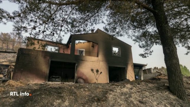 Des nombreux dégâts sont à déplorer depuis le début de l'incendie; des habitations et des voitures détruites.