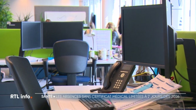 Les règles en matières d'absentéisme au travail vont bientôt changer avec la réforme de l'emploi. Le gouvernement Arizona a diminué le nombre de jours d'absences sans devoir remettre de certificat médical à 2 jours par an.