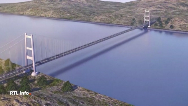 Le gouvernement italien envisage la construction d'un pont suspendu qui relierait la Sicile à l'Italie. Ce projet pharaonique de plus de 13 milliards d'euros suscite déjà quelques critiques.