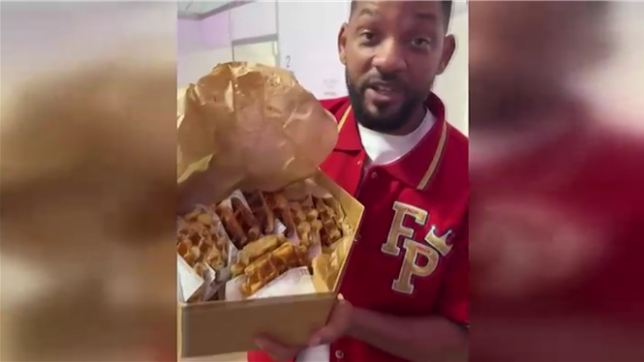 L'aceur et chanteur était de passage chez nous à l'occasion du Ronquières fesival. Il s'est essayé à certaines spécialités culinaires.