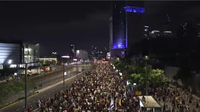 Des milliers de manifestants dans les rues de Tel-Aviv pour demander la fin du conflit à Gaza et la libération des otages