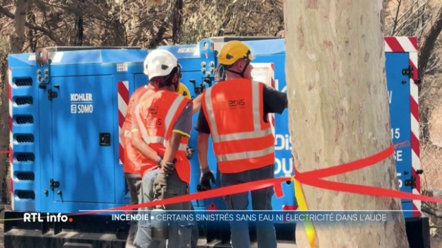1.300 sapeurs-pompiers sont toujours mobilisés pour tenter de contrôler l'incendie qui ravage la région depuis 5 jours. Aux côtés des pompiers, des ouvriers s'activent aussi pour rétablir le courant et la distribution d'eau, comme dans le petit village de Durban-Corbières.