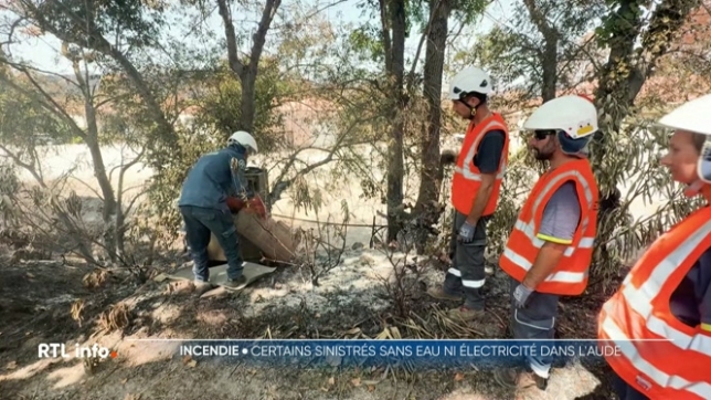 1.300 sapeurs-pompiers sont toujours mobilisés pour tenter de contrôler l'incendie qui ravage la région depuis 5 jours. Aux côtés des pompiers, des ouvriers s'activent aussi pour rétablir le courant et la distribution d'eau, comme dans le petit village de Durban-Corbières.