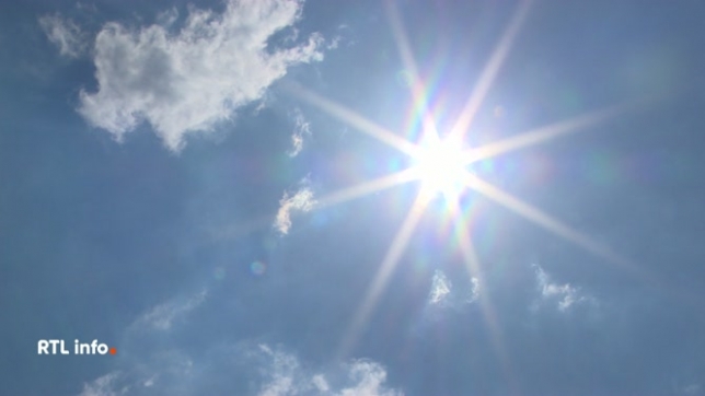 Le temps sera très ensoleillé et très chaud cette semaine, peut-être connaîtrons-nous la plus chaude de l'année. La barre des 30 degrés sera dépasée pendant plusieurs jours. On ne parle pas d'extrême mais la chaleur s'installe sur la longeur. Explications du phénomène avec Charlotte Simonart.