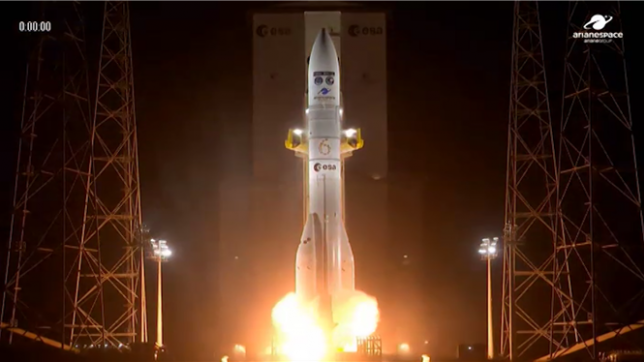La fusée Ariane 6 décolle de Kourou en Guyane.
