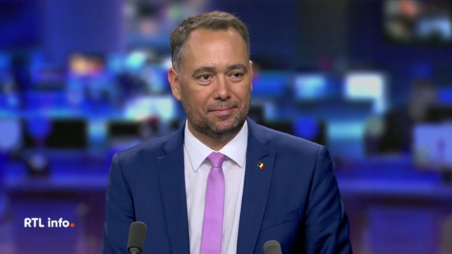 Le ministre des Affaires étrangères, Maxime Prévot, est notre invité ce soir. Il revient sur la réunion des parlementaires en commission des relations extérieures à la Chambre concernant le conflit à Gaza, et sur la rencontre entre Donald Trump et Vladimir Poutine qui doit avoir lieu demain.