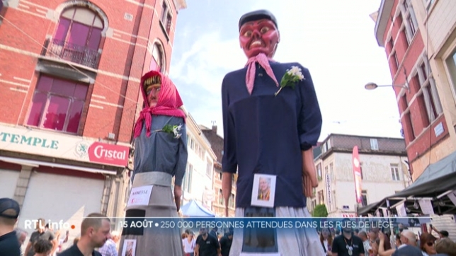 250.000 personnes étaient attendues en Outremeuse à l'occasion des festivités du 15 août. La journée a débuté par la procession de la Vierge noire et la traditionnelle messe en wallon. Le cortège des géants, avec Tchantchès et Nanesse, s'est élancé à 14h30. Retour sur la journée avec Roxane Josse.