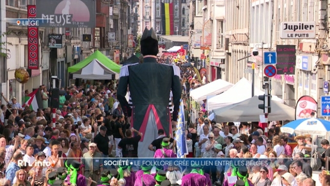 Pourquoi le folklore liégeois occupe-t-il une place si centrale et rassemble-t-il des milliers de personnes de toutes générations chaque année ? Tentative d’explication de ce phénomène.