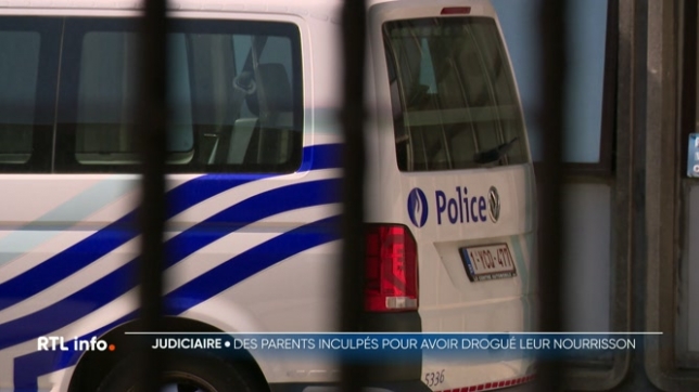 Les faits se déroulent à Gosselies, près de Charleroi. Des traces de cocaïne ont également été retrouvées sur un biberon. La justice soupçonne un acte volontaire. Les parents et la grand-mère, qui gardait l'enfant, ont été inculpés. Les détails de l'affaire avec Benjamin Samyn.