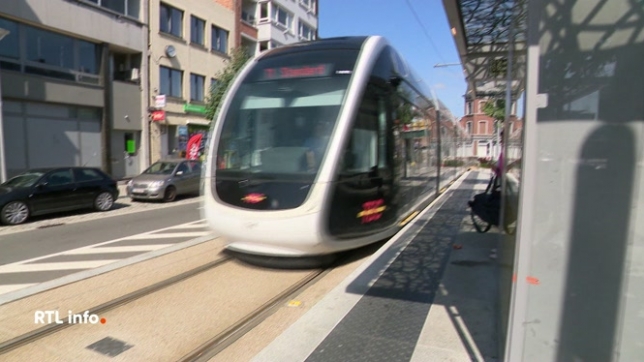 Les faits se sont produits au niveau de l'arrêt sur la place du Général Leman, dans le quartier des Guillemins, peu avant 20 heures. Un passager du tram s'est en violemment pris au chauffeur, pour une raison indéterminée. Le conducteur est blessé et l'auteur présumé des faits a été interpellé.