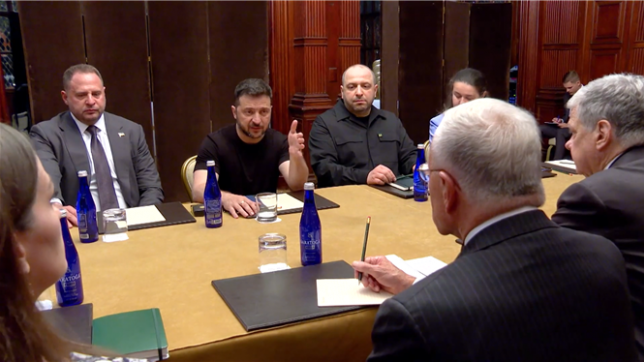 Volodymyr Zelensky vient de s'entretenir avec l'envoyé spécial américain Keith Kellogg à Washington DC, avant ce qu'il qualifie de réunion « très sérieuse » avec Donald Trump et les dirigeants européens plus tard dans la journée.