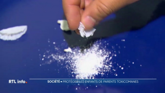 Un bébé de 11 mois est tombé dans le coma après avoir ingéré une gélule de méthadone, un produit de substitution à l'héroïne. Ses proches souffrent de toxicomanie. Quels sont les moyens dont la justice dispose pour protéger les mineurs confrontés à ce genre de situation ?