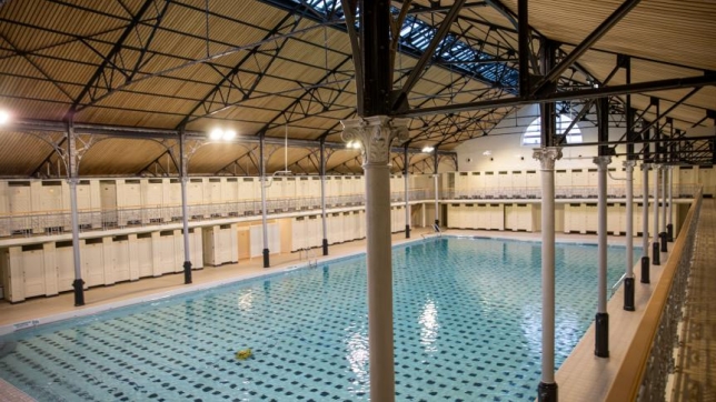 A la piscine d’Ixelles.