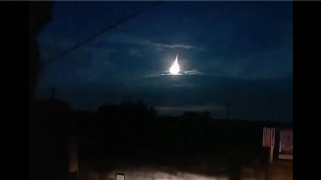 Le média local NHK a rapporté que la « boule de feu », que les experts décrivent comme une étoile filante particulièrement brillante, a été aperçue dans différentes régions de Kyushu et de Shikoku.