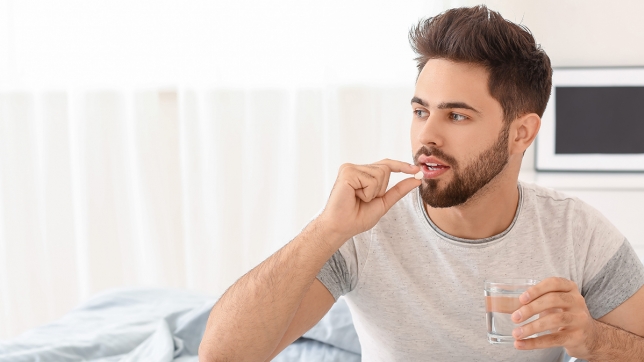 Illustration d’un homme prenant un comprimé