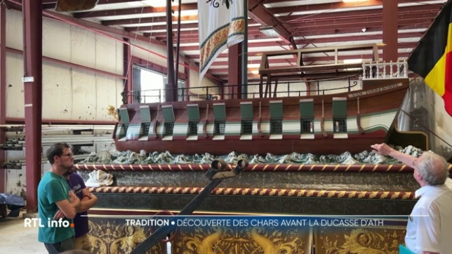 Depuis 5 ans, et exceptionnellement quelques jours avant les festivités de la ducasse d'Ath sont organisées des visites guidées des 8 chars qui accompagnent les géants lors du cortège. Ils sont entreposés dans un hangar qui habituellement n'est pas ouvert au public.