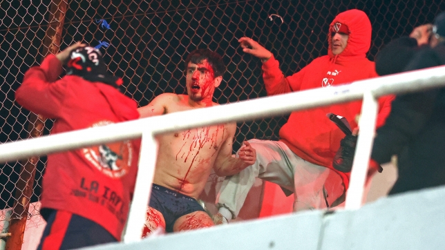 Un supporter de l’Universidad de Chile déshabillé et blessé par des supporters de l’Independiente