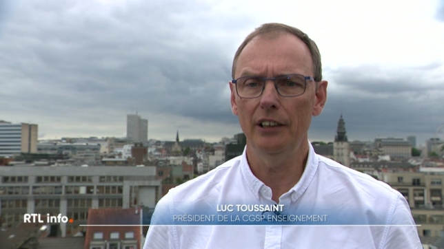 Les syndicats participaient à un groupe de travail sur la pénurie d'enseignants. A 3 jours de la rentrée, ils estiment que le gouvernement n'écoute pas le terrain et dénoncent une parodie de dialogue social.