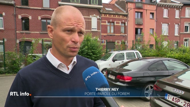 En Wallonie, un demandeur d'emploi sur 2 n'a pas son permis de conduire. Selon le Forem, pour les jeunes de moins de 25 ans sans diplôme, détenir un permis double les chances de trouver un emploi.