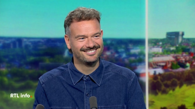 Hugues Hamelynck, comédien et ancien professeur de théâtre à la Star Academy, rejoint RTL Belgium comme nouveau référent musical et animateur de l'émission Positive Attitude dès lundi, aux côtés de Sandrine Corman.
