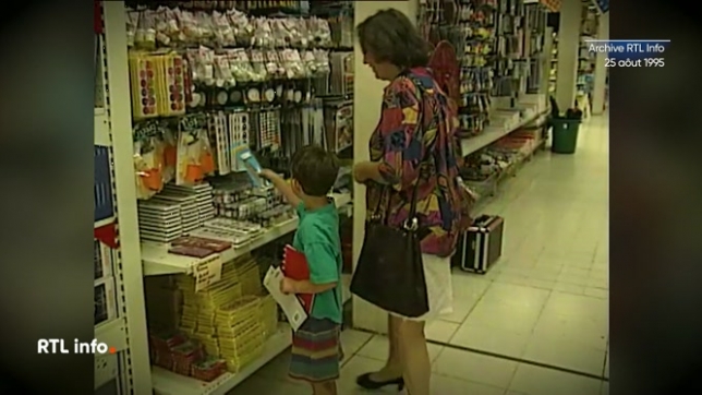 A l'époque, les élèves rentraient le premier septembre et les enfants et leurs parents devaient acheter les fournitures. Déjà un casse-tête à l'époque.