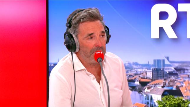 « Ça va être dur là… » : Denis Van Weynbergh fond en larmes en répondant à Jean-Michel Zecca dans « Ça fait du bien ! »