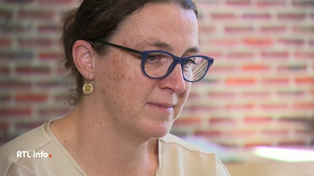 Gaëlle avait 10 ans à l'époque, c'est elle qui ouvre la porte aux truands. Durant une semaine, ils vont retenir sa famille en otage. Gaëlle se souvient de sa peur, de son stress, de ses illusions brisées, mais ces événements vont aussi lui faire découvrir sa vocation. Elle est devenue policière.