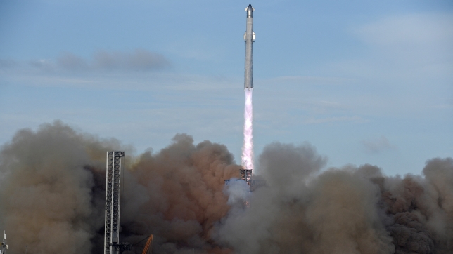 2025-08-27T020052Z_68255054_RC2BFGA7TES9_RTRMADP_3_SPACEX-STARSHIP